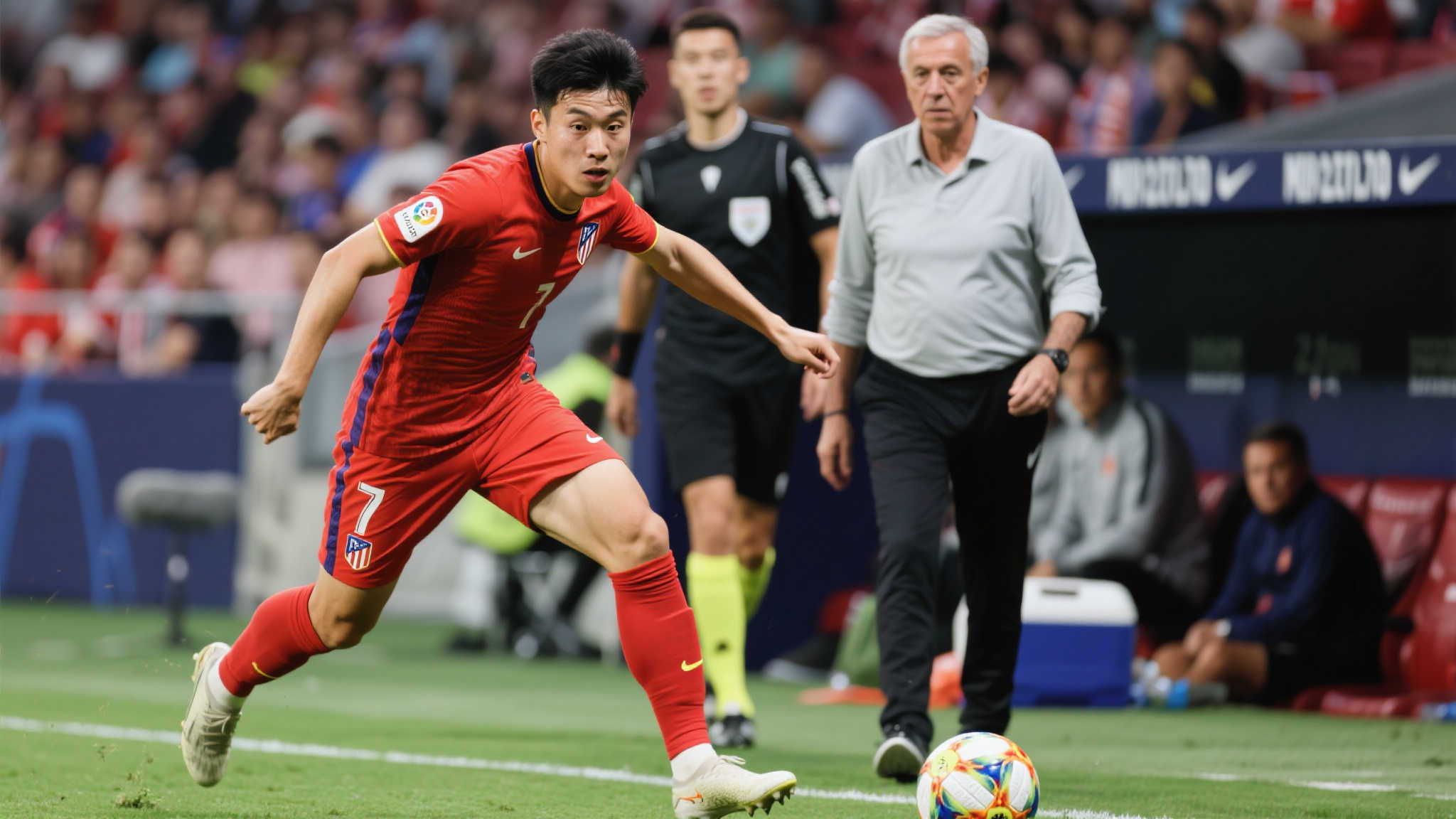 7轮仅出场1次！国足左路顶级飞翼被塞蒂恩忽视成鸡肋，伊万面临抉择