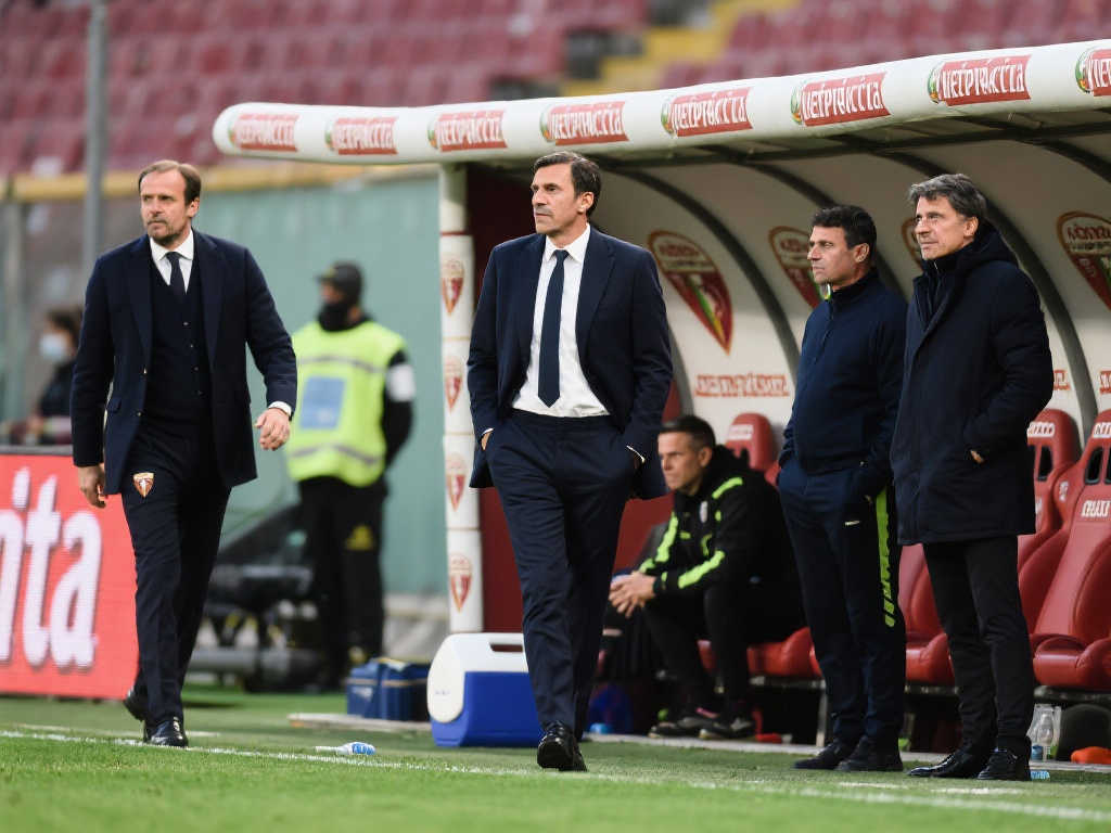 因扎吉母队24小时内两度换帅，短短一个半月四换主教练！